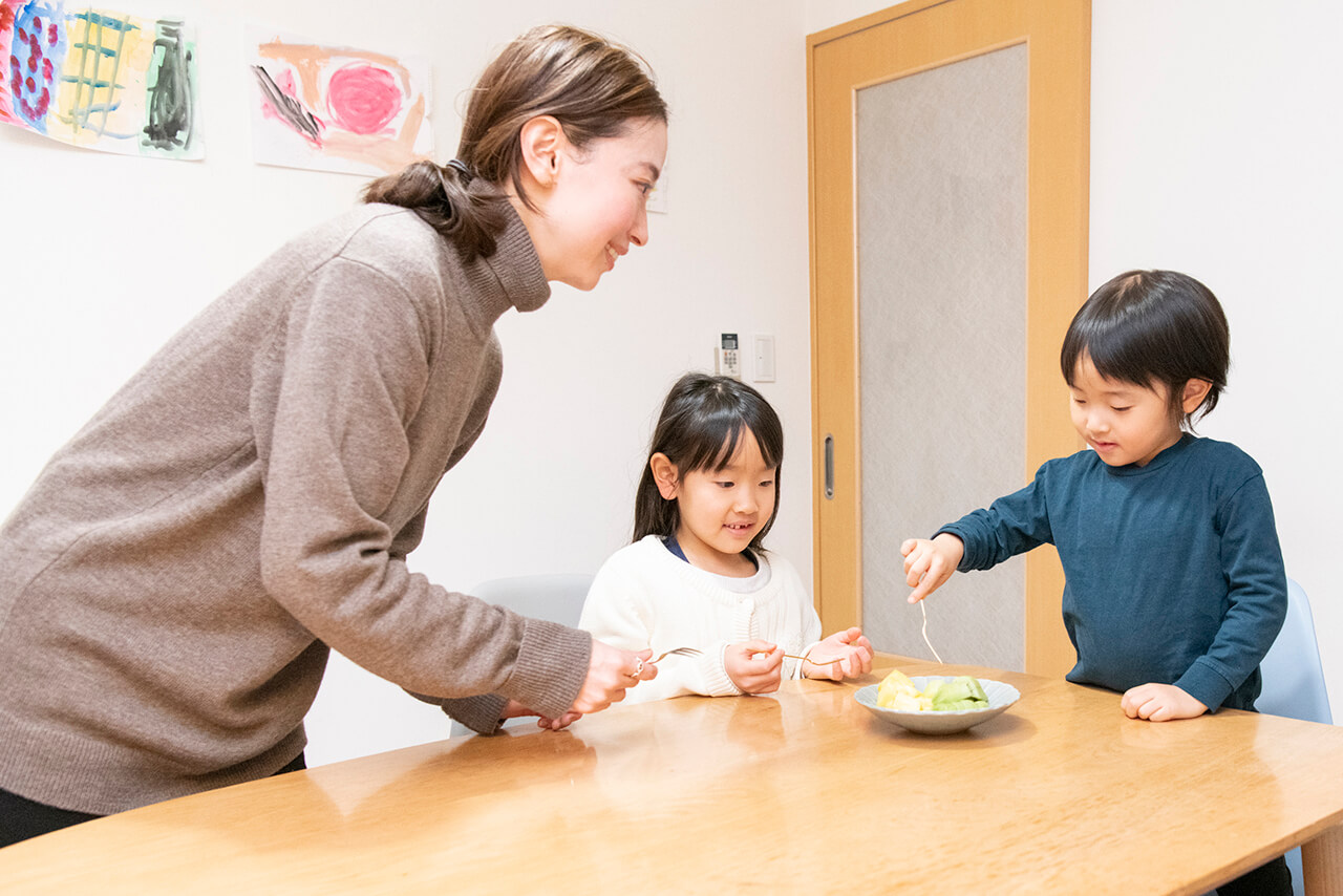 LEEキャラクター上杉明子さん「子どもたちはフルーツが大好きで、出すとあっという間になくなります（笑）。すぐに食べられるよう、余裕があるときにカットして冷蔵庫で冷やしています。」