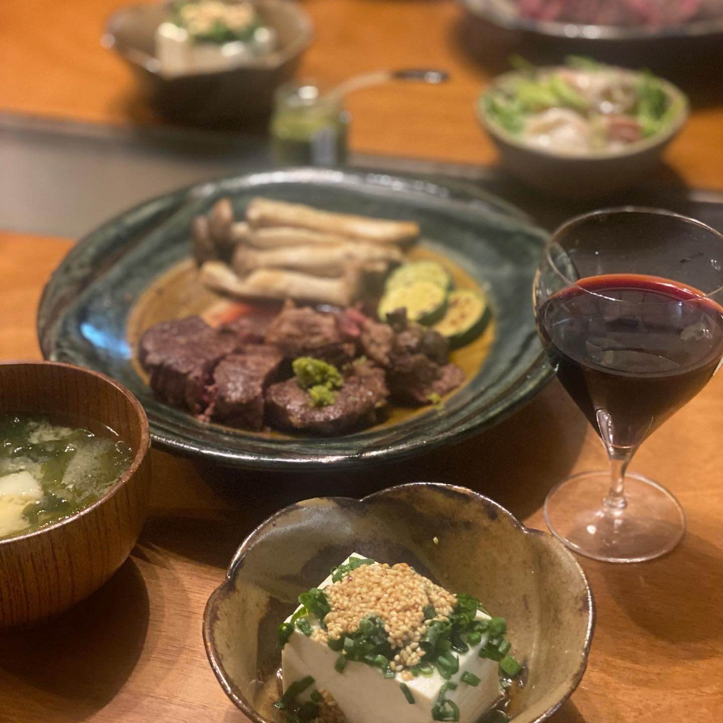 写真：今井真実 さんの「あつあつごま油かけねぎ豆腐」とヒレステーキ&柚子胡椒の赤ワインディナー