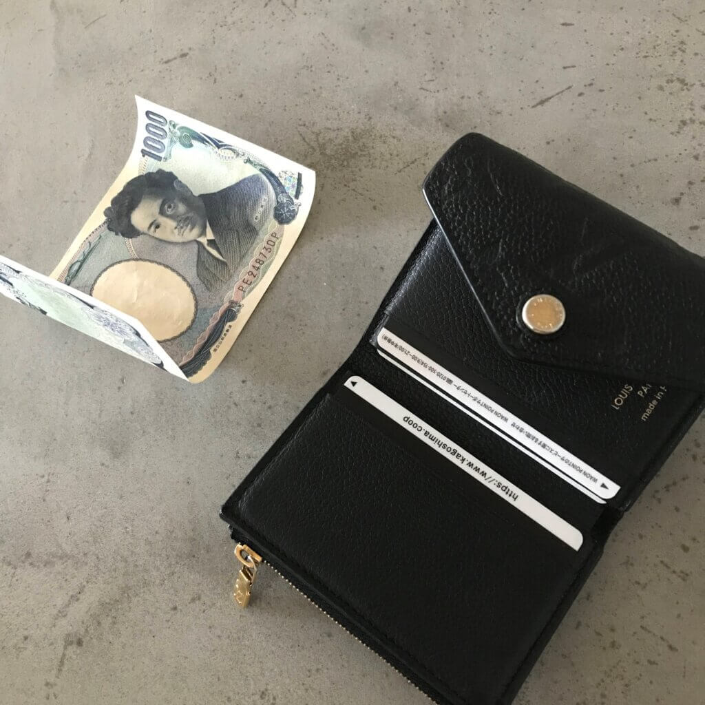ミニ財布派】イニシャル袋にひっそり潜む、わたしのお財布 | LEE