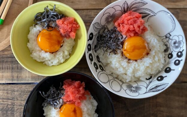 写真：今井真実さんの「明太塩昆布のせ卵かけごはん」