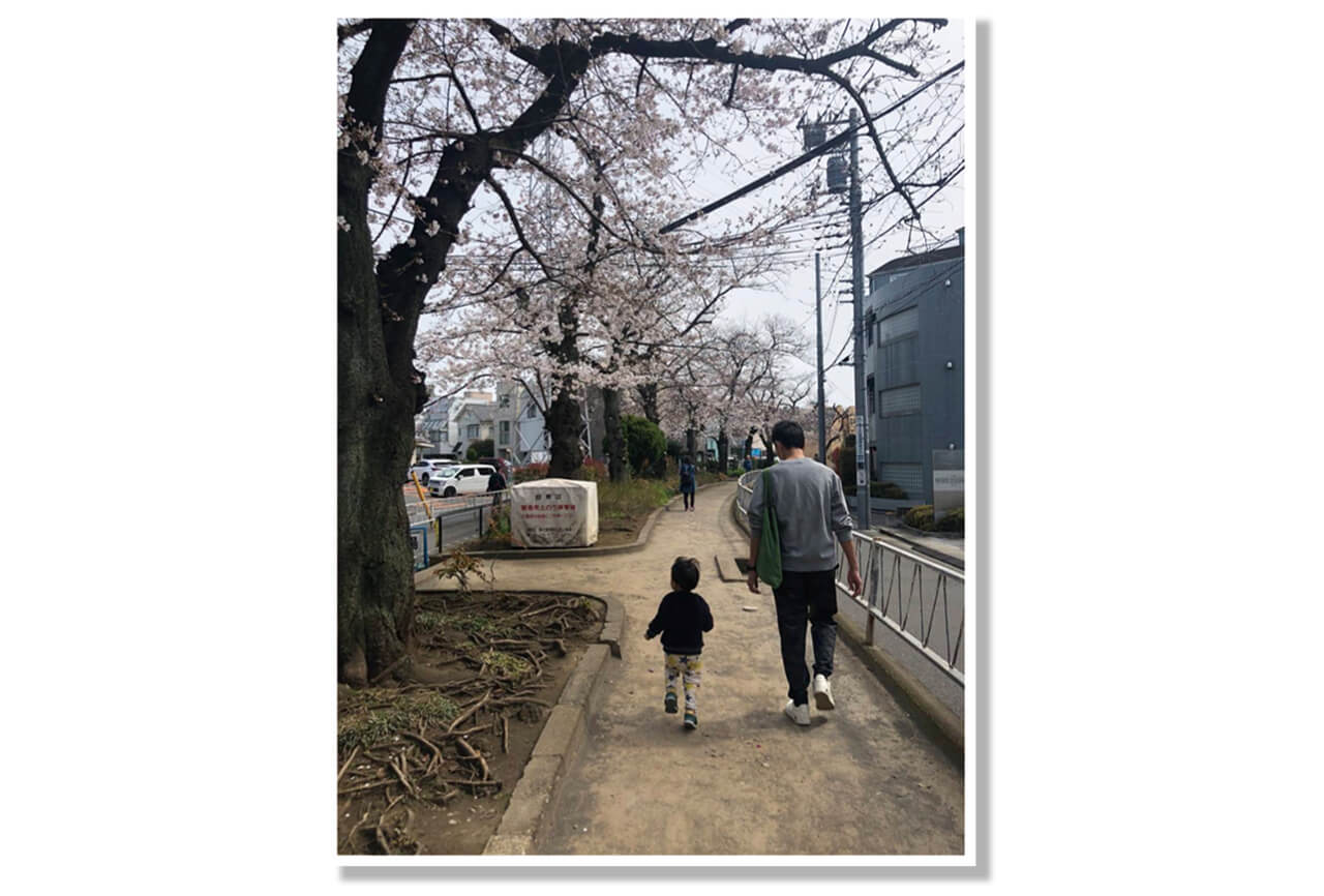 ステイホーム期間中、妻は在宅勤務。その間、長距離のお散歩が福田さんと息子さんの日課に。