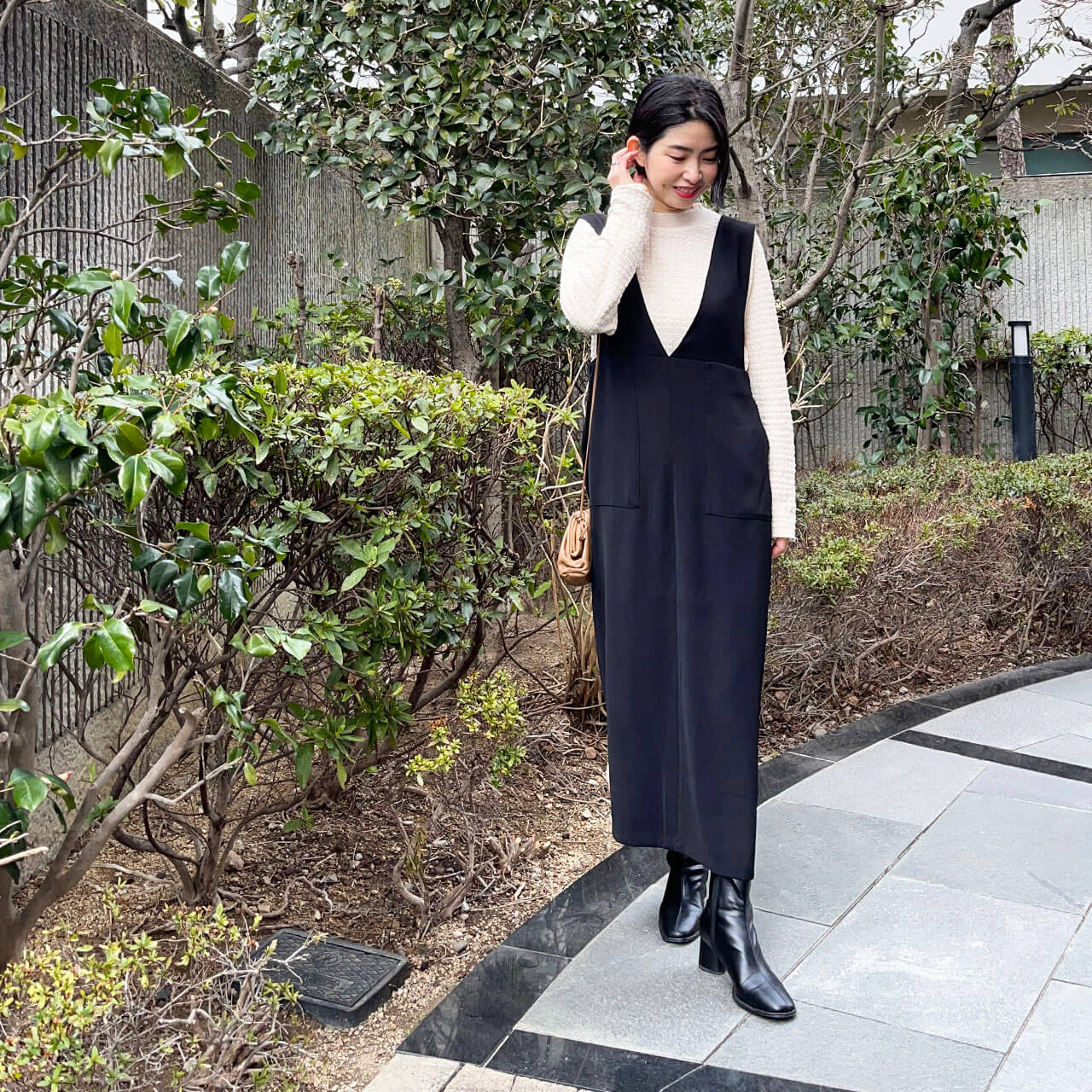 高木綾子　12closetの「【洗える】大人ジャンバースカート」カラー：ブラック　サイズ：ショート丈、ロング丈（各）￥12650
