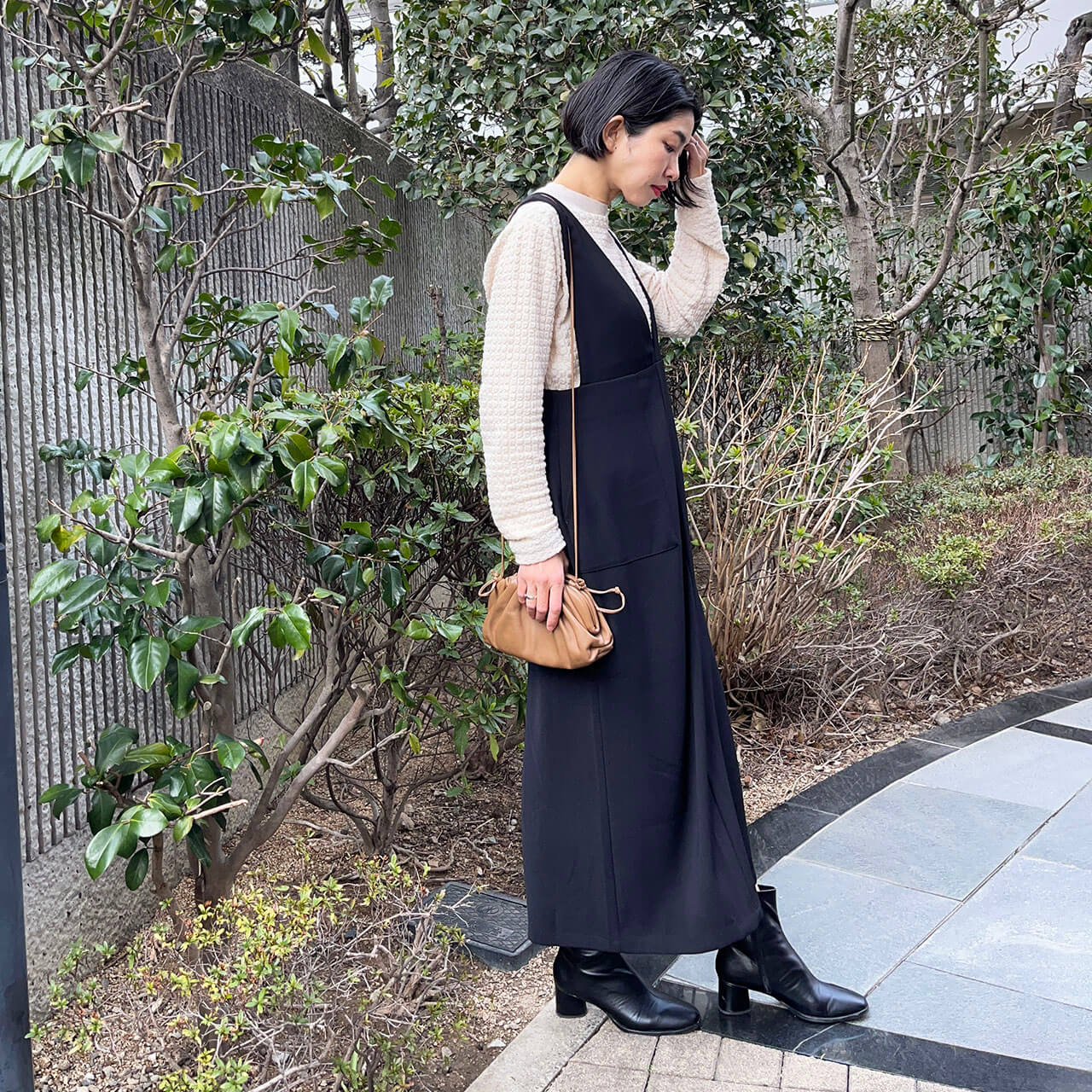 高木綾子　12closetの「【洗える】大人ジャンバースカート」カラー：ブラック　サイズ：ショート丈、ロング丈（各）￥12650