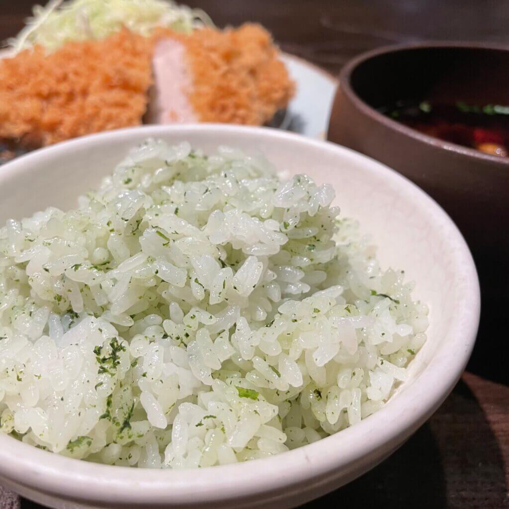 とんかつ　かつ吉　トンカツ　青しそご飯