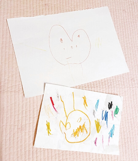 中には自由なサイズの紙に描いた子どものお絵描きも
