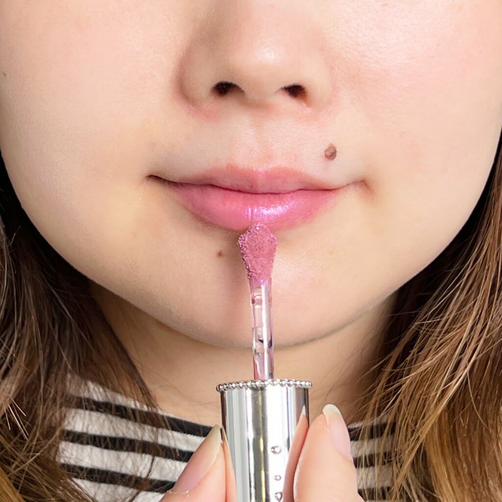 夢の中のきらめきをイメージしたラベンダー。こちらは限定色で、10色のうち、唯一パールの入ったきらっとした色。