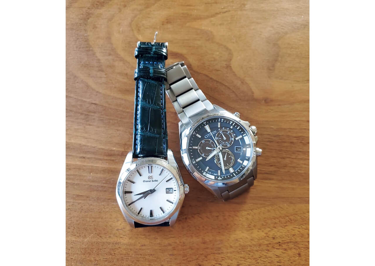 ちゃんとした人と思われたく、時計は信頼感ある日本ブランドのものを着用。クォーツなのでいつも正確なのも助かります（左の時計はあえて進めてます）。