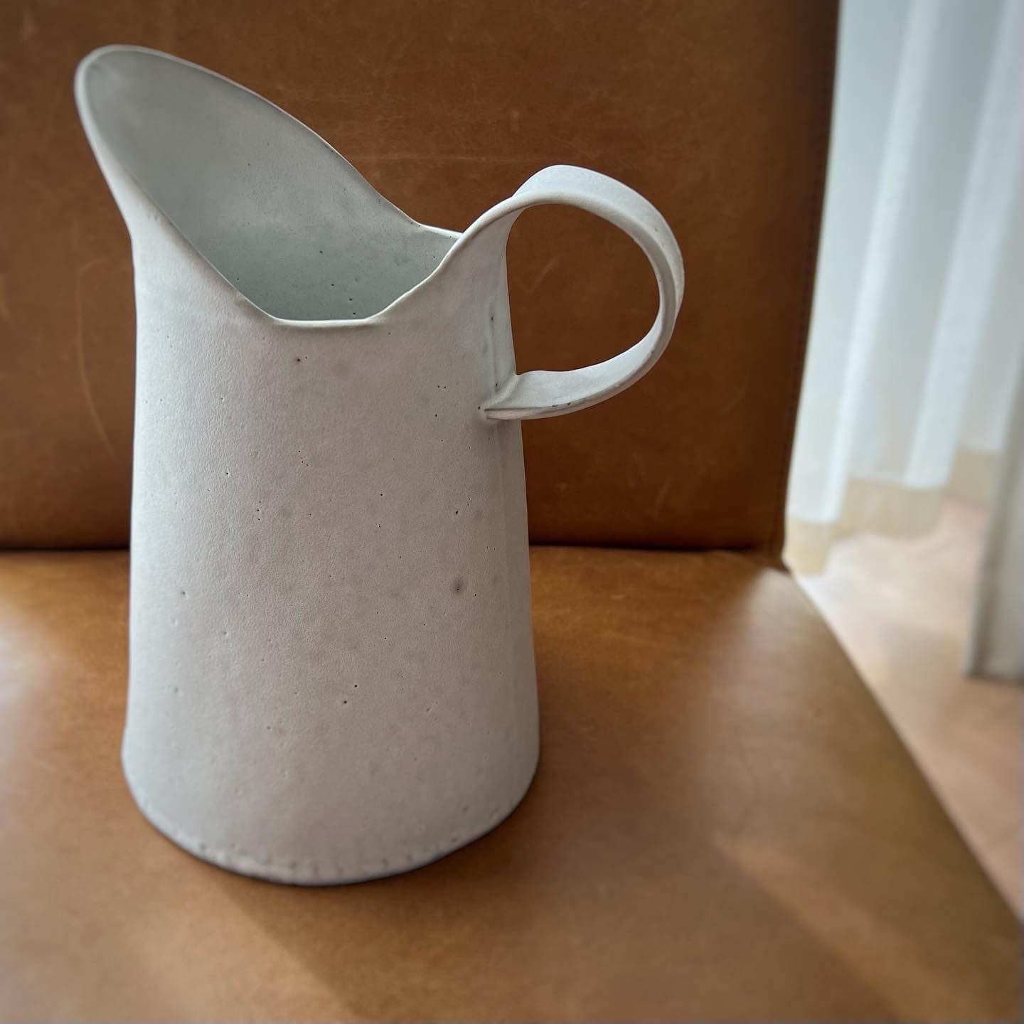 写真：teto ceramics ピッチャー・大。色は白マット