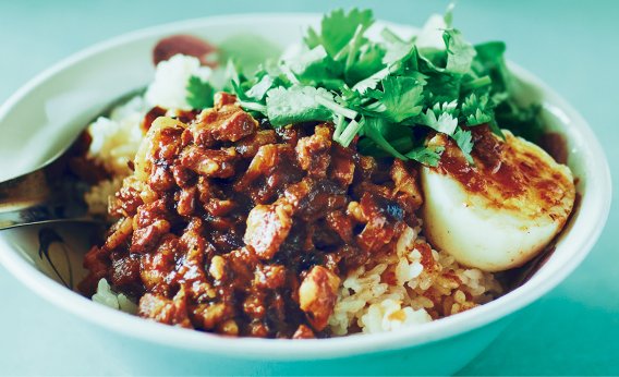 甘辛く煮た豚肉で台湾名物を再現！「魯肉飯（ルーローハン）」レシピ／ワタナベマキさん