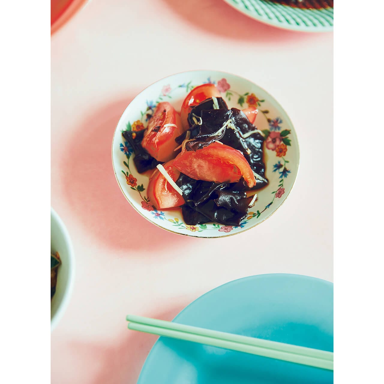 ウスターソースを使って台湾風に仕上げる「トマトとキクラゲの甘酢和え」レシピ／ワタナベマキさん