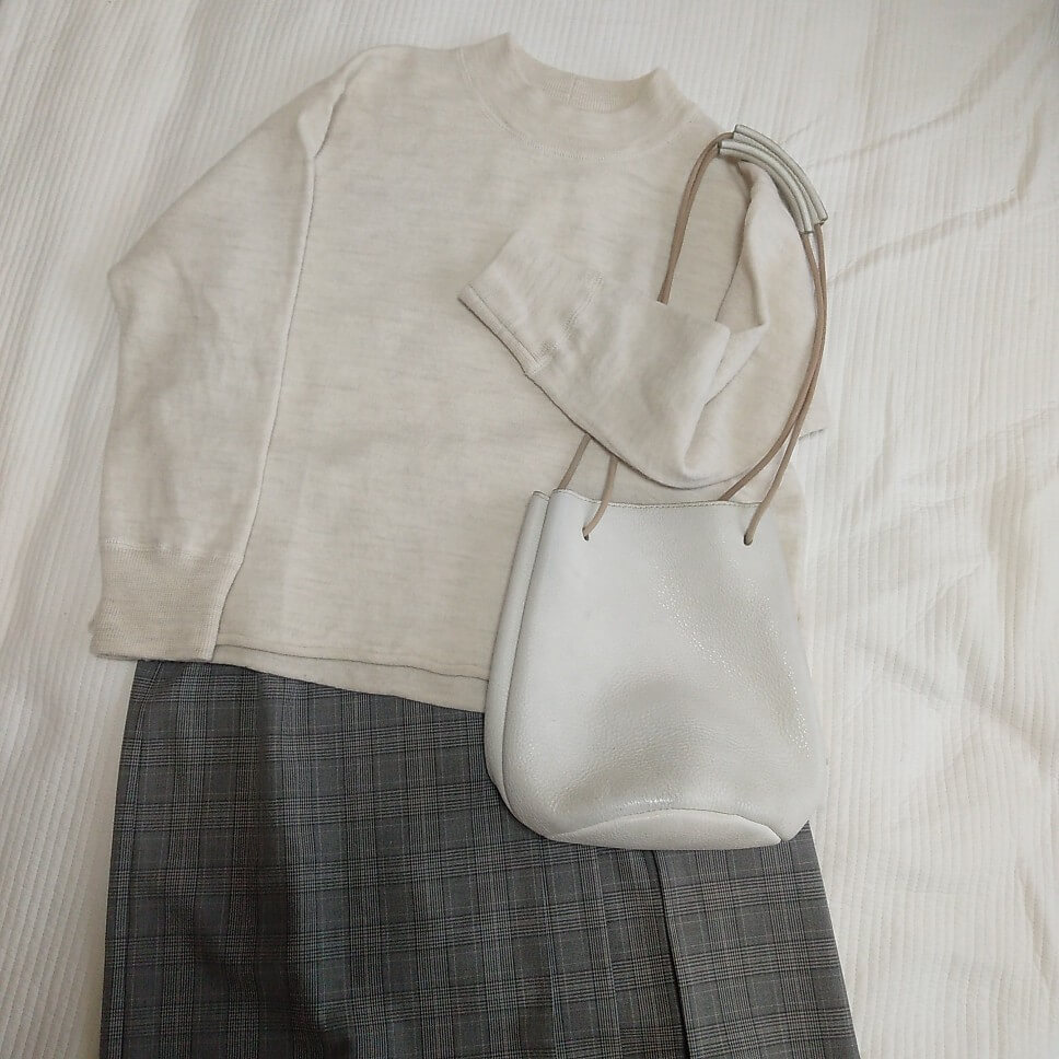 セーター合わせ冬の装い