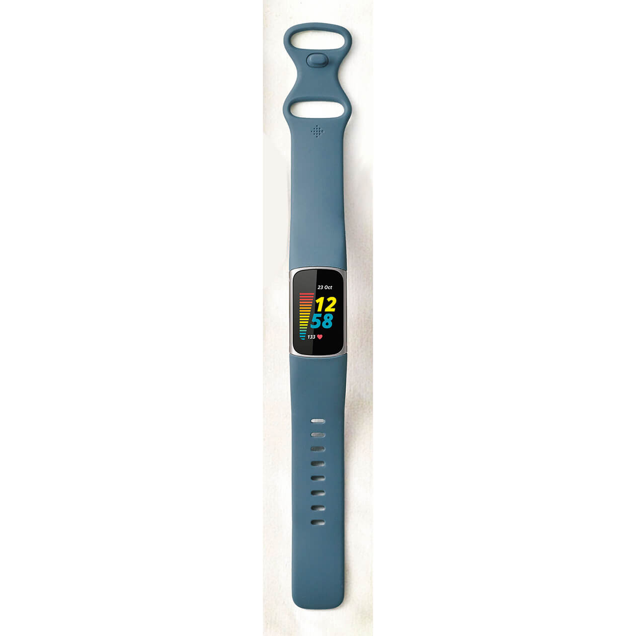 フィットビット 「Fitbit Charge5」（SS×シリコンベルト、ケース径３６.８×２２.８mm、50m防水）￥24990／フィットビット・ジャパン（フィットビット）