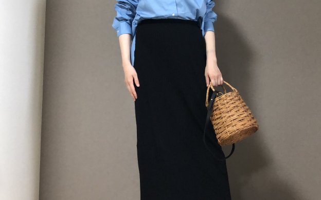 UNIQLO and Mame Kurogouchi ニットスカート　黒　サックス　ブルー　シャツ　バンドカラー　3Dニット　セール