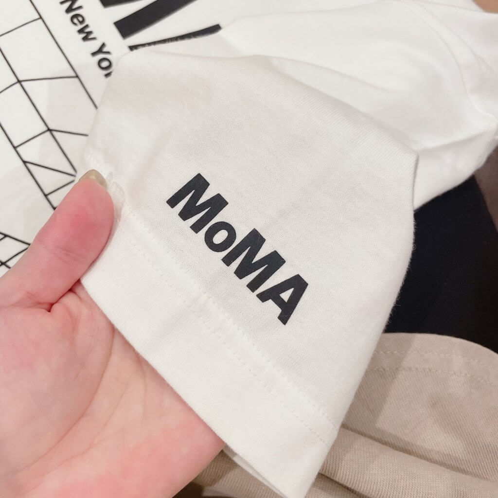 ユニクロ　MoMA　Tシャツ