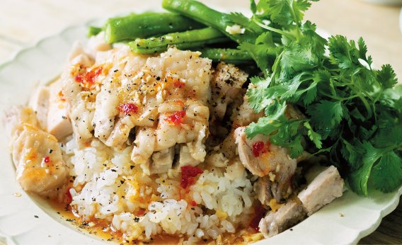 鶏のうま味たっぷり！レンチンで簡単に作れる「海南鶏飯風のっけ」レシピ／コウケンテツさん