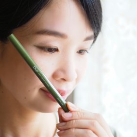 D-UP シルキーリキッドアイライナー　ピスタチオラテ