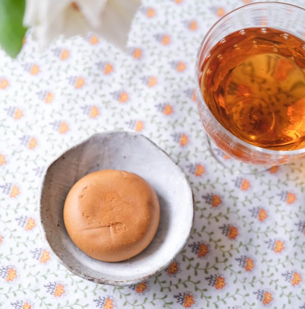 蜜饅頭 素朴だけど美味しい 実力派のお饅頭と 午後の紅茶 おいしい無糖 がお気に入り Lee