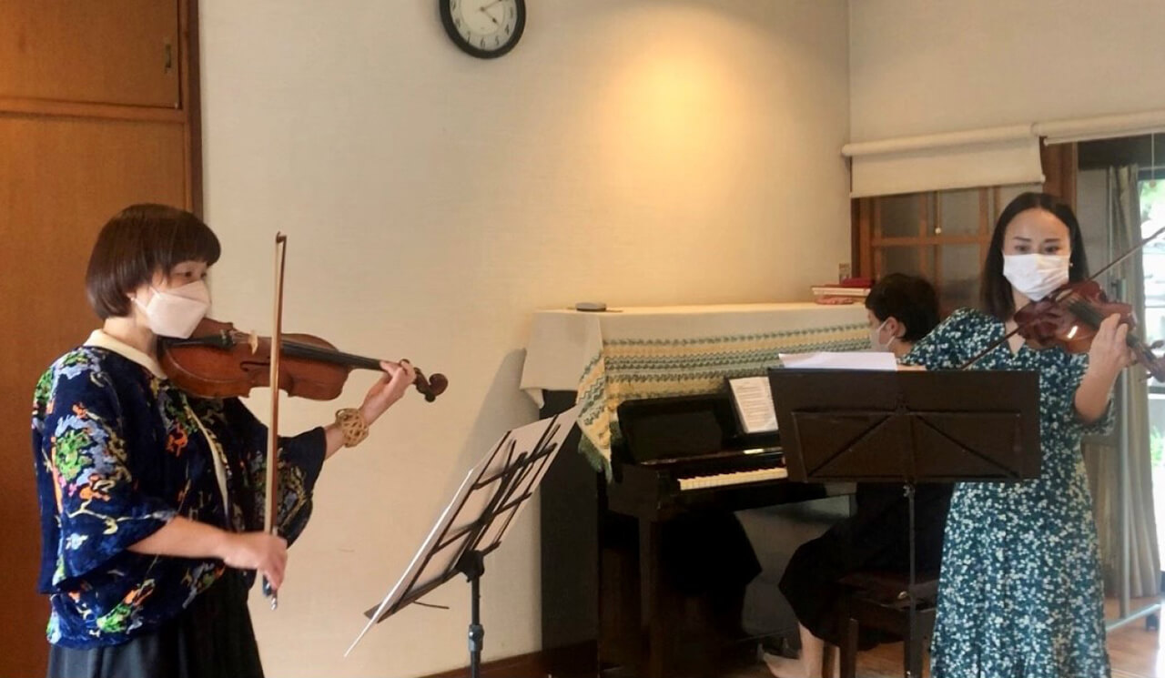 ヴァイオリニストの宮崎蓉子先生と、発表会でヴィバルディの『フォリア』を演奏。