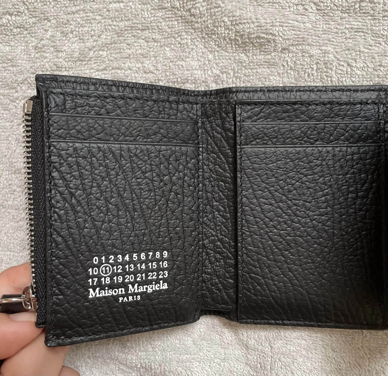 メゾンマルジェラのミニ財布」をカブり買い！黒の三つ折りに決めました 