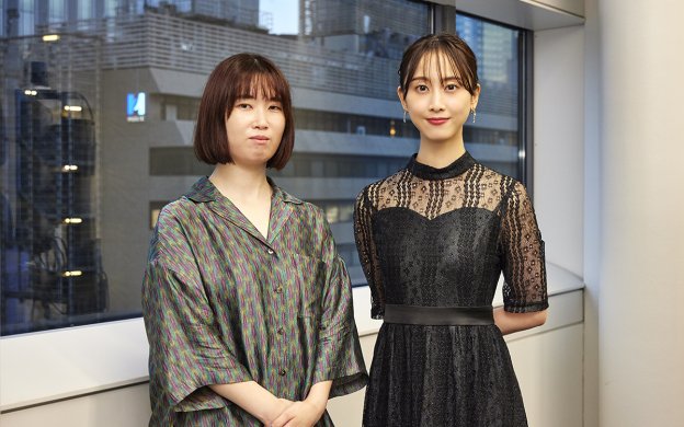 写真：松井玲奈さん×安川有果監督の引きのショット
