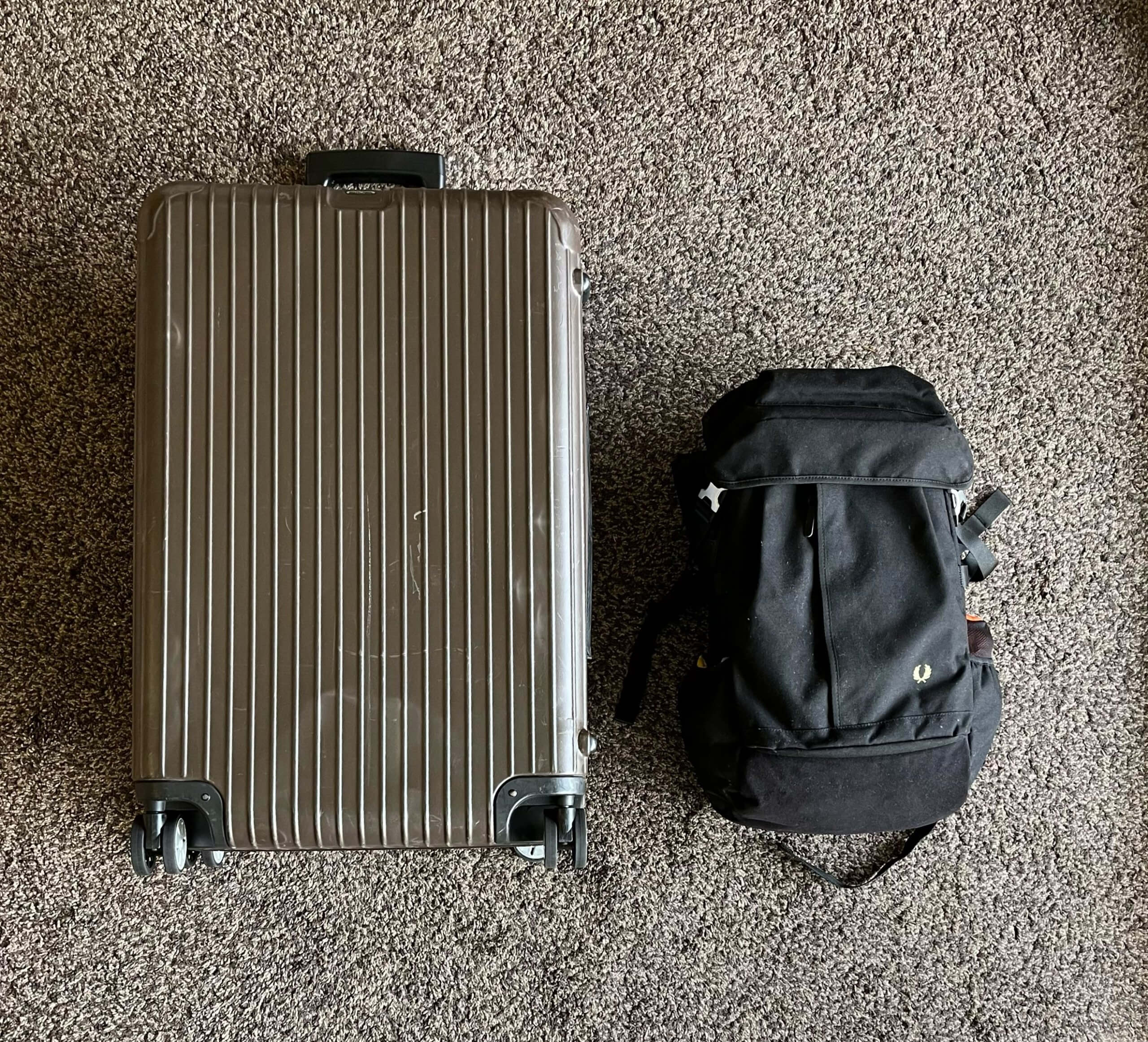 写真：編集オダッコのスーツケースとリュック