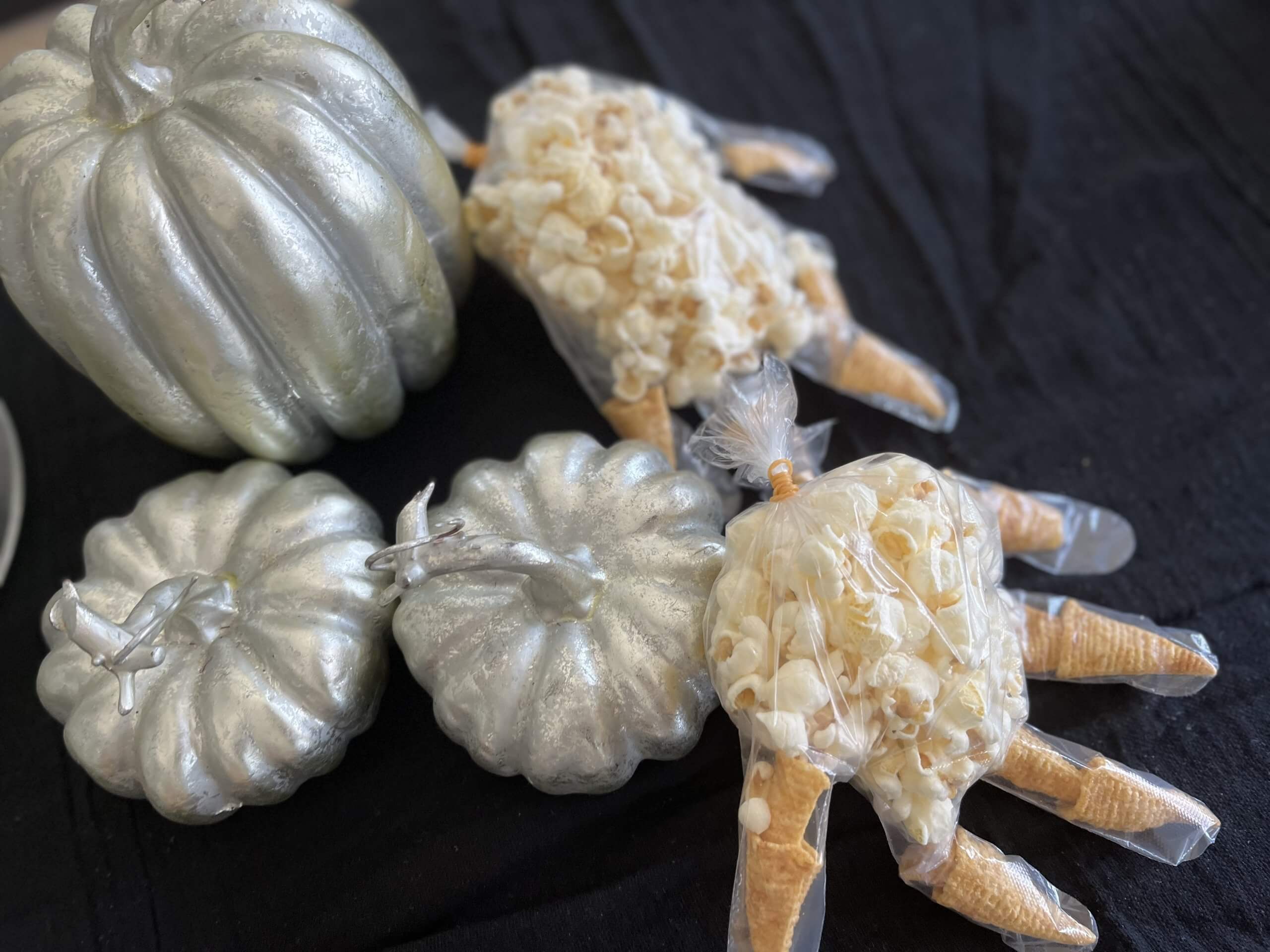 100均のポリエチレン手袋＆輪ゴムを使った、お菓子の小分けテク