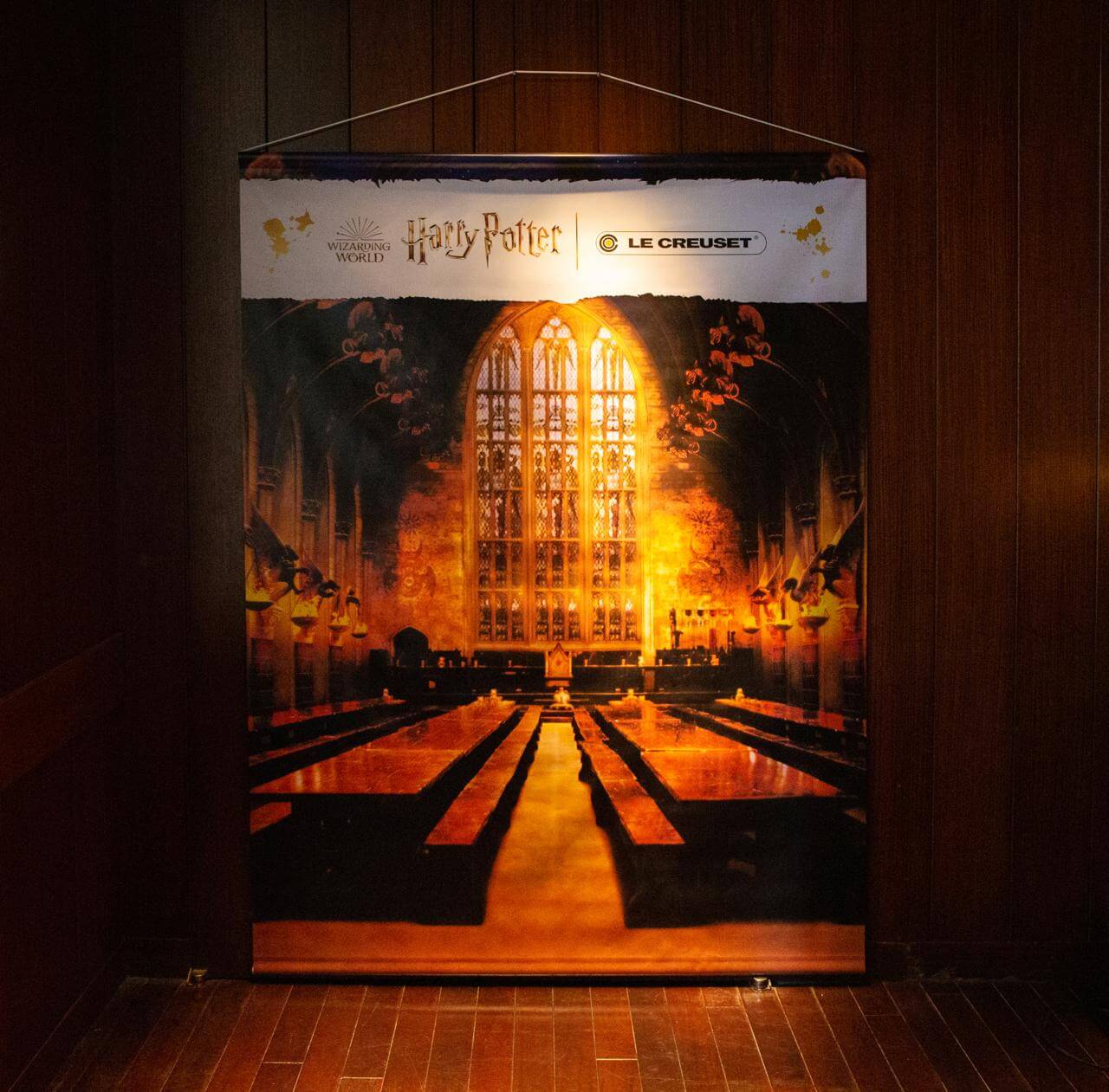 【ル・クルーゼ 限定コラボ】“食”で「ハリー・ポッター」の世界へ！ グリル満天星 丸の内店で特別メニュー登場【試食レポつき】 LEE