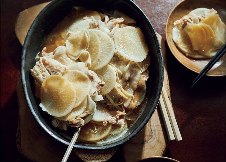 味しみばっちり！「豚バラ肉と薄切り大根のしょうが重ね鍋」レシピ／堤 人美さん