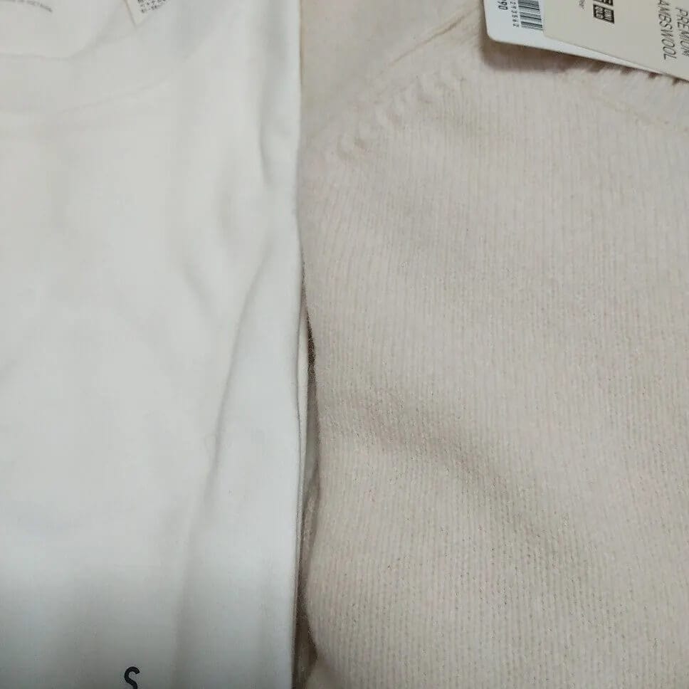 プレミアムラムクルーネックセーター（男女兼用）　ユニクロ　ホワイト
