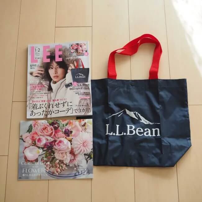 写真：LEE2023年1・2月号と付録（L.L.Beanのトートバッグと花カレンダー）