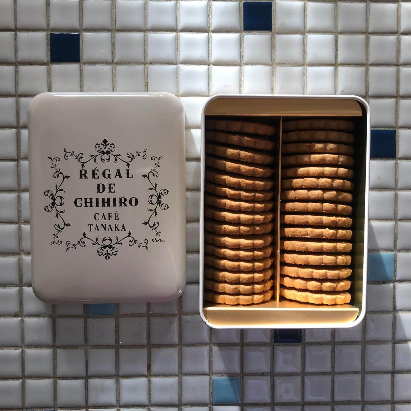 写真：パティシエール田中千尋のクッキー缶 “レガル ド チヒロ”