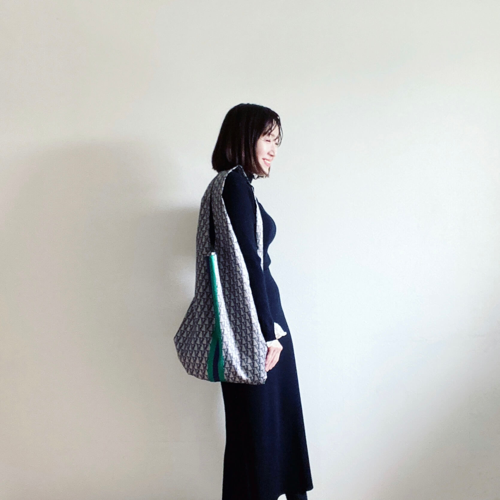 写真 VERMEIL par ienaオリジナルのモノグラムプリントエコバッグ　着画　物撮り