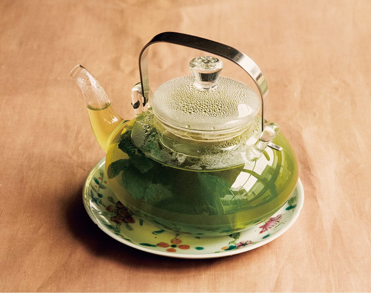 緑茶とフレッシュミントのドリンク