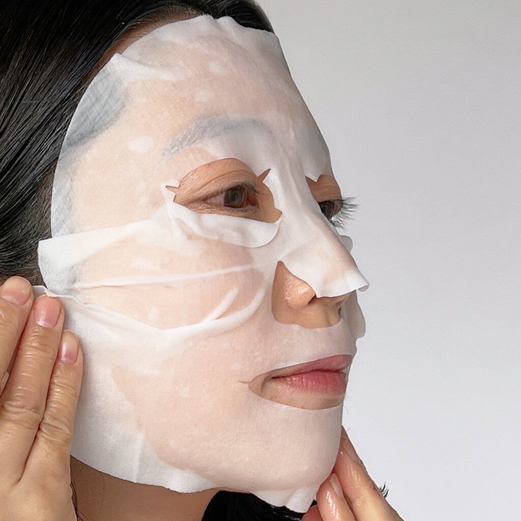 Wの有効成分配合の美容容液をたっぷり含んでいいるシートマスク。