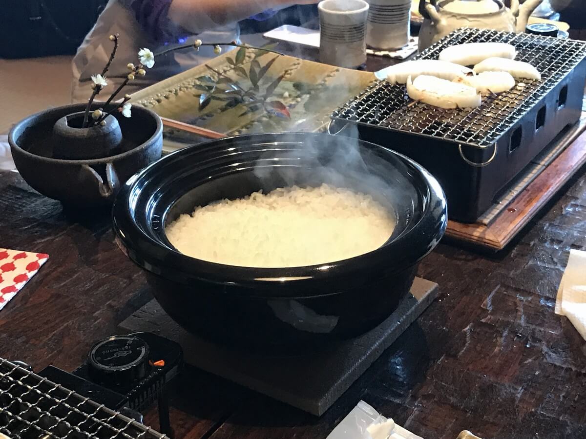 電子レンジOK！炊飯土鍋「かまどさん」の伊賀焼で作られたミニ土鍋や