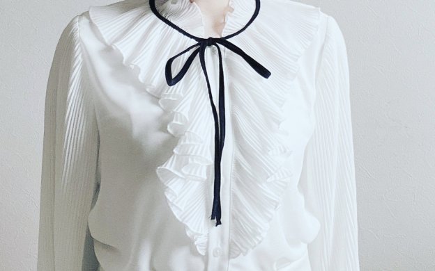 写真：ZARA コントラストリボン付きブラウス　着画　部分撮り