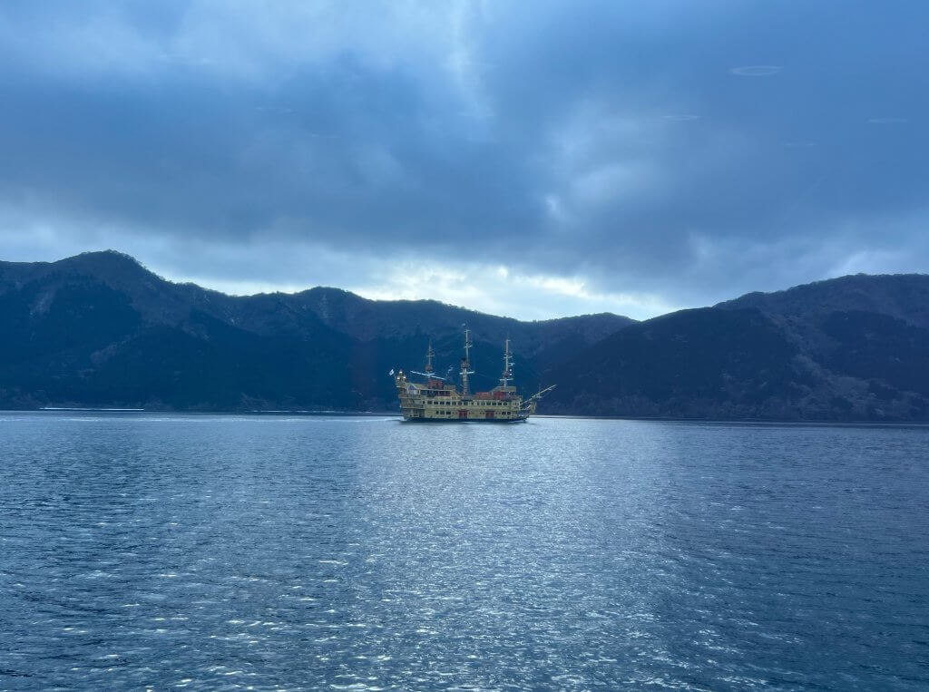 芦ノ湖　海賊船