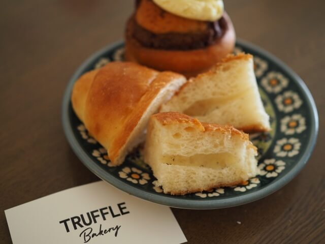Truffle BAKERY 白トリュフの塩パン