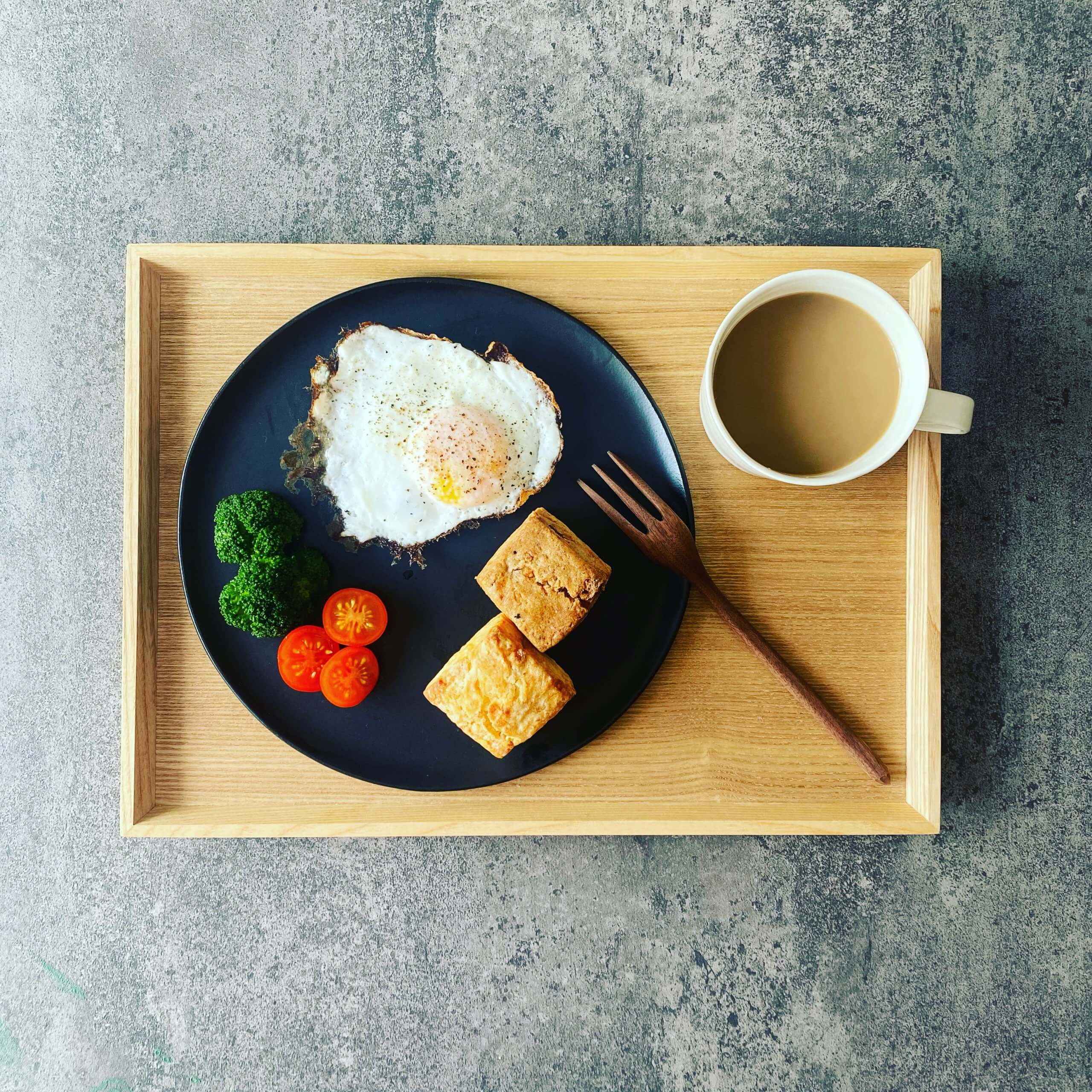 写真：iuen（うえん）さんのスコーン　朝食　調理　物撮り