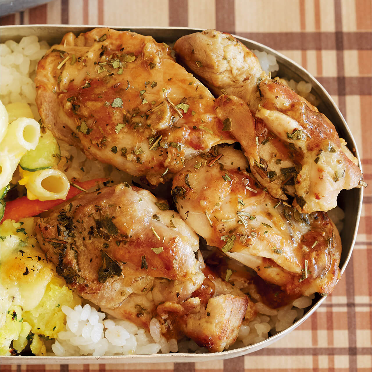 「鶏もも肉のハーブマスタード焼き」レシピ／ワタナベマキさん