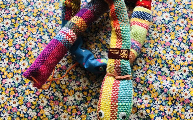 さおり織りのしつけ糸ケース