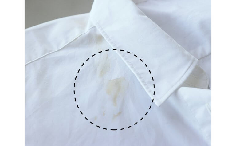 【白シャツの洗い方】衿・袖口の黒ずみ、汚れ、シミの落とし方を洗濯のプロが指南！ | LEE