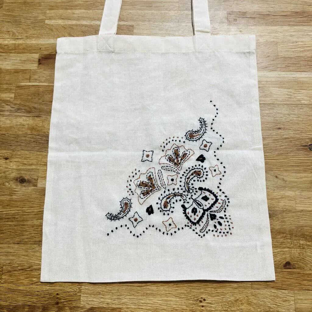 ヤマト工芸 刺繍生地を使ったB5サイズハンドメイドバッグ | www.taesis