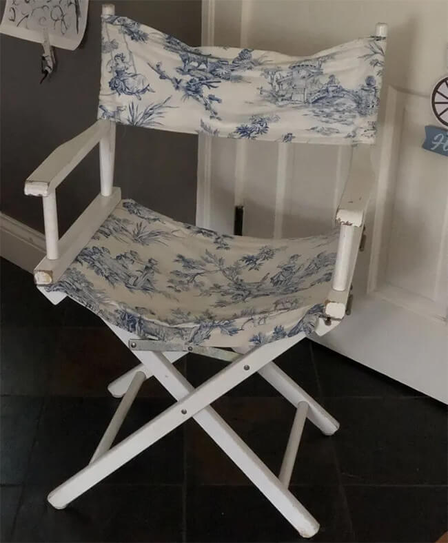写真：トワルドジュイ柄の布地の椅子