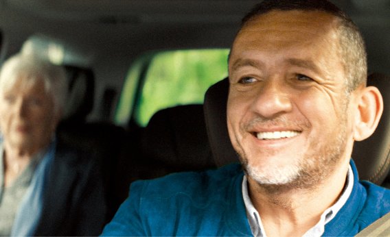 タクシー運転手に突然訪れた92歳女性との出会い！パリの街を巡る感動のフランス映画