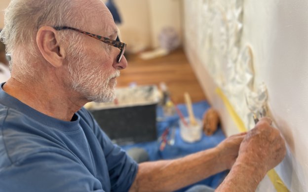 彫刻家ボーデ・ジャン・フィリップ氏が手掛けるこて絵製作 001icoco