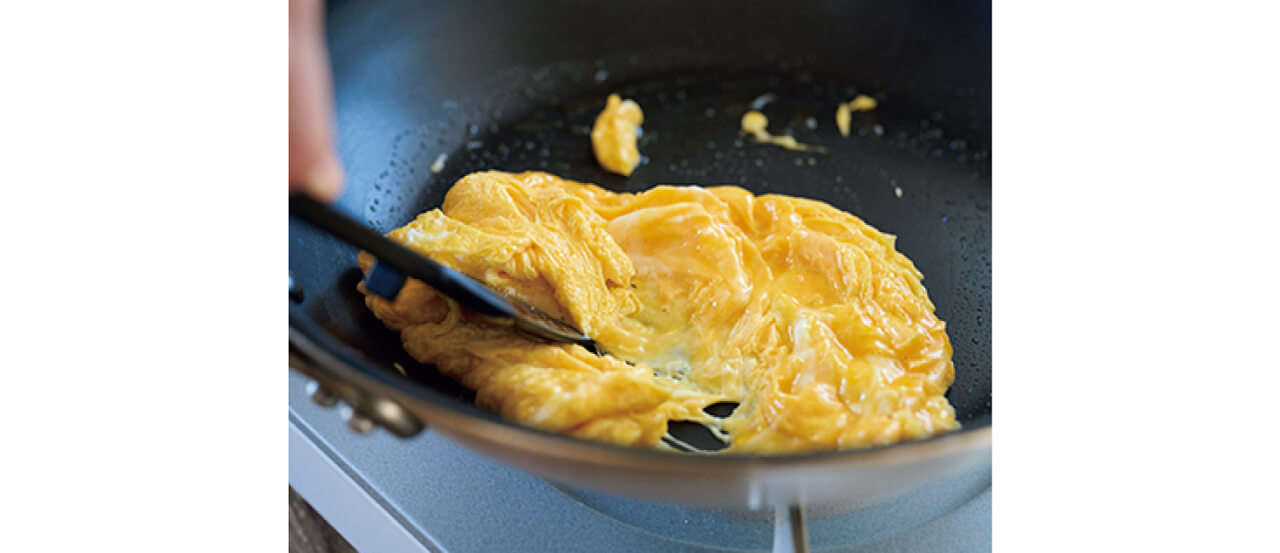 最後にフライパンを空けて、卵を炒める