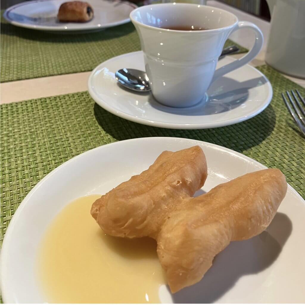 写真　朝食ビュッフェの揚げパン