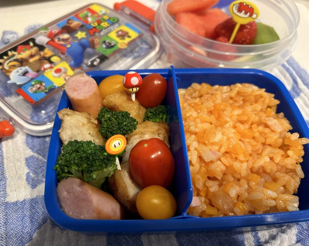 小一　お弁当　マリオ