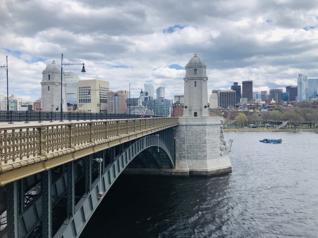 ボストンケンブリッジにかかる橋